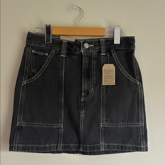 NWT Levi’s Mini High Waist Black jeans skirt Classic Black Denim size 27 - Picture 5 of 10